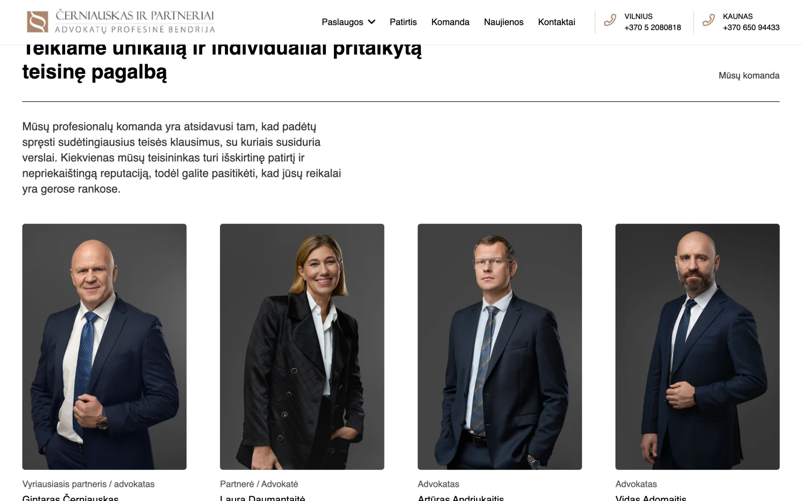 Komandos pristatymas su advokatų nuotraukomis ir specializacijomis.