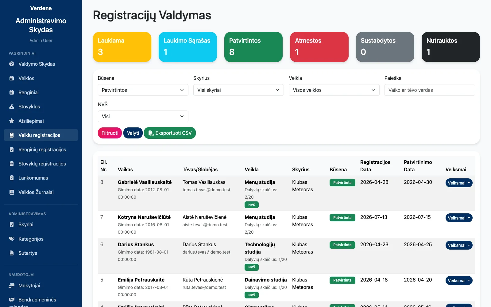 Registracijų valdymas su būsenomis nuo laukiamos iki nutrauktos, NVŠ žyma ir CSV eksportu.
